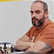 Profesor de ajedrez con más de 12 años de experiencia enseñando en colegios