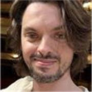 Riconosciuto regista internazionale pluripremiato con più di vent'anni di esperienza, insegna regia cinematografica e pubblicitaria