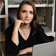 Professora de Direito Civil e Direito Contratual