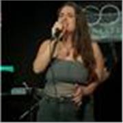 Tengo estudios de canto, piano y teatro musical, 10 años de experiencia cantando. Clases a principiantes y avanzados.