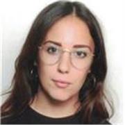 Neolaureata in materie umanistiche impartisce lezioni per studenti di elementari, medie e superiori