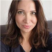 Prof d'anglais CELTA Cambridgee m'appelle Ilinca, et je suis diplômée de la certification CELTA (Cambridge English Language)
