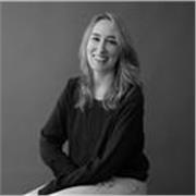 Profesora de Cine, Televisión y Publicidad con perfil internacional y experiencia real en el sector.