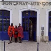 Prof bienveillante, drôle et impliquée. Vive les langues ! 