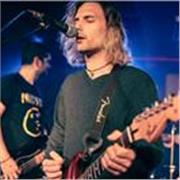 Clases de guitarra acústica y eléctrica con préstamo de material