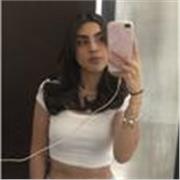 Maestra de apoyo para estudiantes de primaria