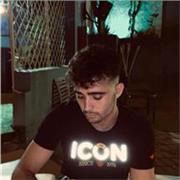 Doy clases para todo tipo de niveles y todo tipo de edades, siempre con alegría e intentando que se disfrute del proceso.