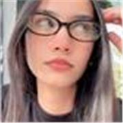 Tutora de inglés joven y paciente para niños y principiantes, clases dinámicas y personalizadas