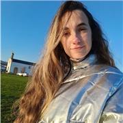 Graduada en lengua española y literatura ofrece clases de inglés, alemán y lengua castellana
