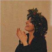 Laureata in Lettere moderne, disponibile e competente nell'accompagnarti tra le pagine della nostra letteratura