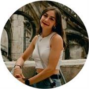 studentessa universitaria offre ripetizioni di italiano e materie umanistiche