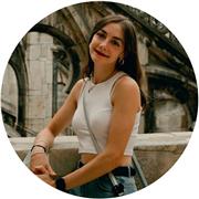 studentessa universitaria offre ripetizioni di italiano e materie umanistiche