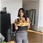 Élève de droit, passionnée d’histoire, avec les spécialités HGGSP et SES au lycée, sur Nice.