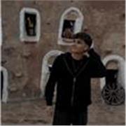 He ido toda mi vida a un colegio británico. He hecho un año de intercambio en Canadá y actualmente estoy estudiando el IB.