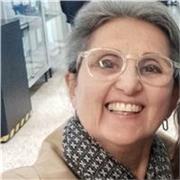 orafo impartisce lezioni di modellazione dell'argilla e della cera al fine di produrre manufatti per l'oreficeria