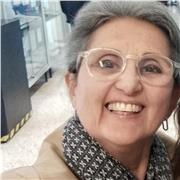 orafo impartisce lezioni di modellazione dell'argilla e della cera al fine di produrre manufatti per l'oreficeria