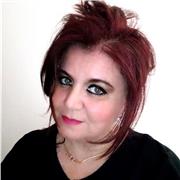 Docente di lettere impartisce lezioni di italiano per stranieri conversazione e scritto, secondo le esigenze degli studenti