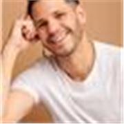 Clases de canto con tenor de ópera profesional