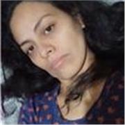 Profesor que imparte clases a niños y adolescentes