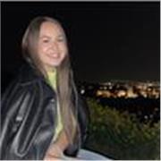 Estudiante de filología hispánica con experiencia. Ofrezco cuidado infantil y clases de apoyo. Responsable y creativa.