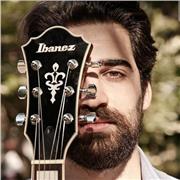 Impara a suonare la chitarra con un insegnante laureato in conservatorio. Pop, rock, blues e jazz