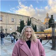 Maestra de primaria especializada en pedagogía terapéutica. Imparto clases desde primaria hasta 2º ESO. Matemáticas
