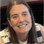 Profesional de la enseñanza en área de finanzas y contabilidad y en el área de educación. 