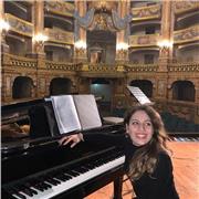 Lezioni private e ripetizioni a bambini delle scuole elementari e medie, adattandole alle loro esigenze e per migliorare il loro rendimento scolastico.