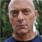 Insegnante di Inglese, con 15 anni di vita ed esperienza didattica negli U.S.A. e U.K.. Ex docente in istituzioni Italiane.