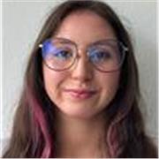 Profesora de inglés con título B2 y certificado C1, formada en Cambridge, ofrece clases particulares para niños y adultos en Málag