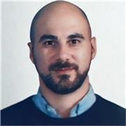 Offro lezioni a studenti e a chi è interessato ad imparare i principi di utilizzo delle AI.