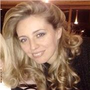 Docente diplomata al Conservatorio di Pescara, con esperienza pluriennale, impartisce lezioni private di pianoforte e solfeggio