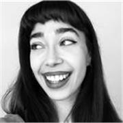 Profesora especialista en materias sociales y artes, e inglés imparte clases tanto presenciales como online