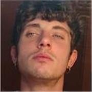 Sono un laureato in Belle Arti che si è appassionato anche alla storia dell'arte, anche per quanto riguarda l'arte contemporanea