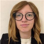 Offro lezioni private a bambini delle scuole elementari, medie e superiori, adattandole alle loro esigenze.