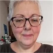 Laureata in francese e tedesco, madrelingua inglese, insegnante qualificata con 20+ anni di esperienza