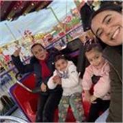 Niñera y cuidadora con experiencia en bebés y niños pequeños 