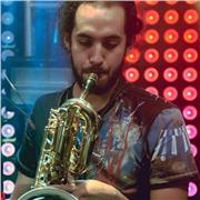 Técnico en composición y estudiante de la carrera de Saxofón