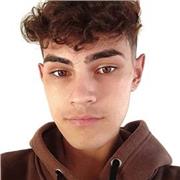 Estudiante de grado de Economía que ha cursado Bachillerato de Ciencias y que se defiende muy bien en la mayoría de asignaturas