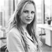 Profesora especializada en comunicación, oratoria y marketing digital 