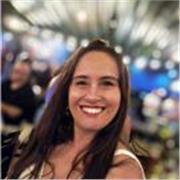 Professora de português há 19 anos, pós graduada