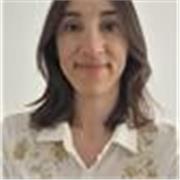 Profesora con más de 5 años de experiencia en escuelas secundarias y formación docente en humanidades y ciencias sociales.