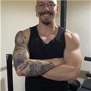 Profesor de educación física especializado en entrenamiento personal, ex campeón nacional de calistenia y streetlifting