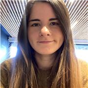 Profesional que ha estudiado en colegio bilingüe y ha enseñado a compañeros en tiempo libre. Puedo dar clases online y presencial.