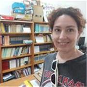 Profesora titulada de Filosofía, con experiencia en enseñanza particular de Filosofía, Lengua, Inglés y yoga