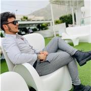 ragazzo laureando impartisce lezioni di italiano per stranieri