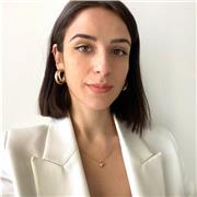 Laureata magistrale in Lingue straniere impartisce lezioni di francese