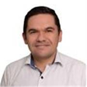 Docente en Ciencias Sociales, dedicado a la formación integral y al desarrollo del pensamiento crítico