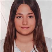 ¡Hola! Tengo 16 años y ofrezco clases de matemáticas para peques y de violín.