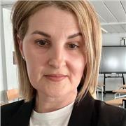 Titulada en la EOI y licenciada en Lenguas INGLES Y FRANCES